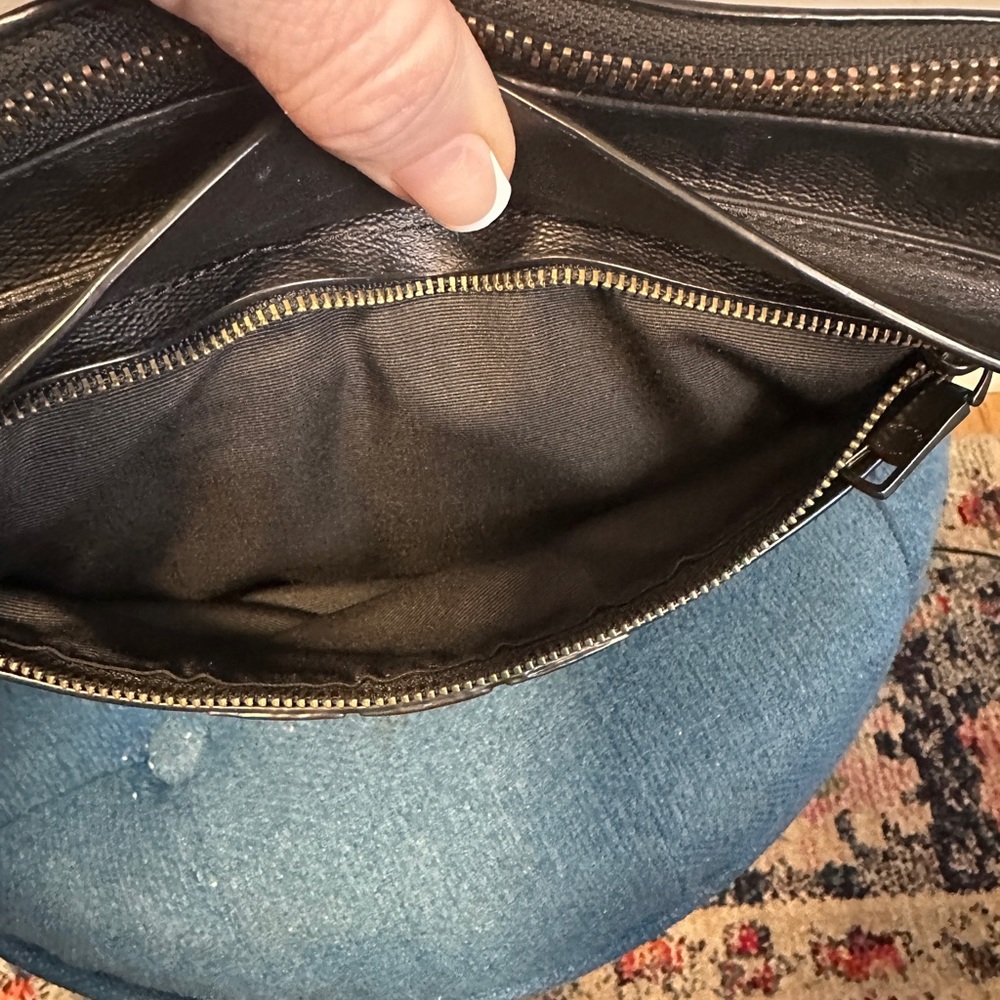 Coach clutch with gun metal hardware - Picture 5 of 10